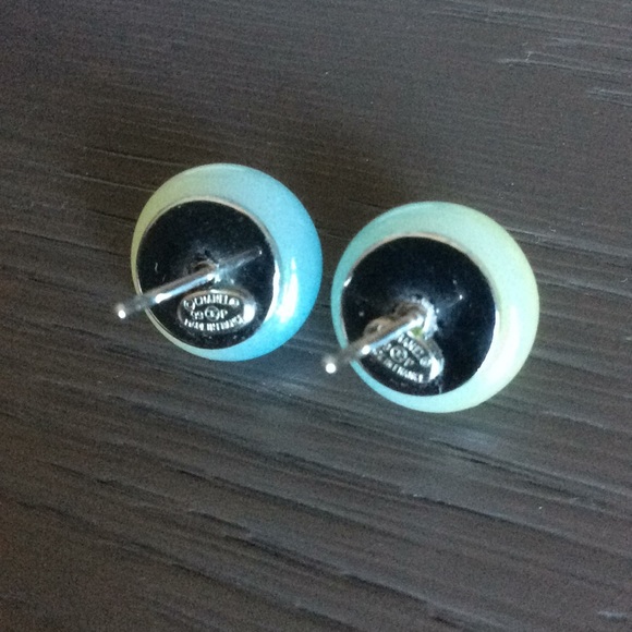 Chanel CC stud earrings. - Picture 3 of 8